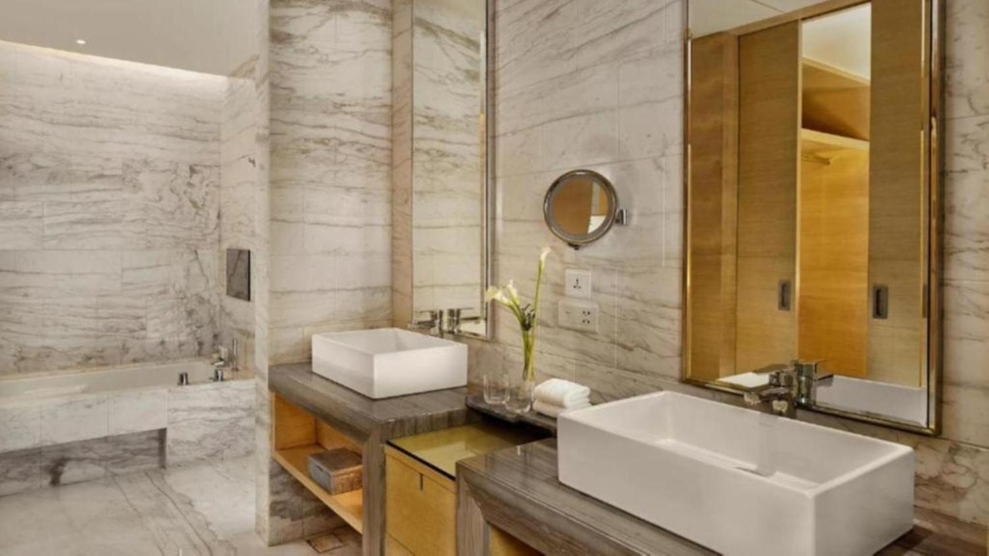 Luxury Near Delhi Airport Hotel